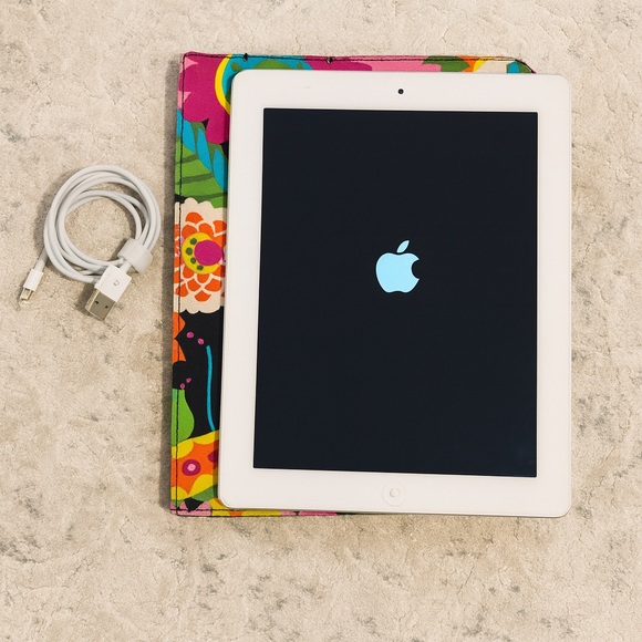 iPad2 with Vera Bradley Case & Charger - Picture 1 of 15